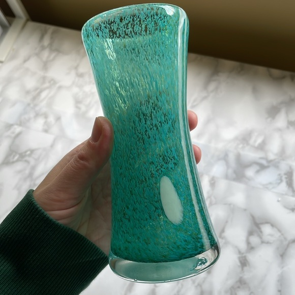 Vintage - Aqua/Teal hand blown glass vase stretched with with accents - Picture 5 of 6